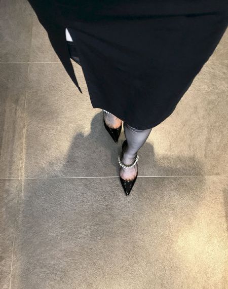 高颜值气质美少妇卫生间自慰-手机看片中文字幕