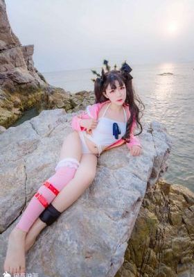 女生醉酒被闺蜜用宝宝背带背回-迅雷电影高清在线观看